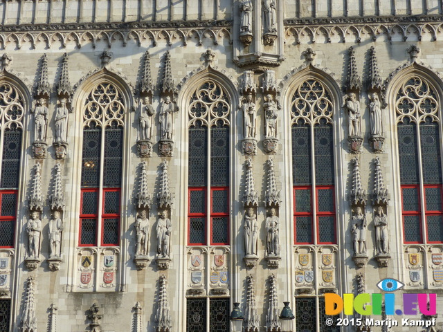 FZ018244 Statues on side of City Hall building brugge